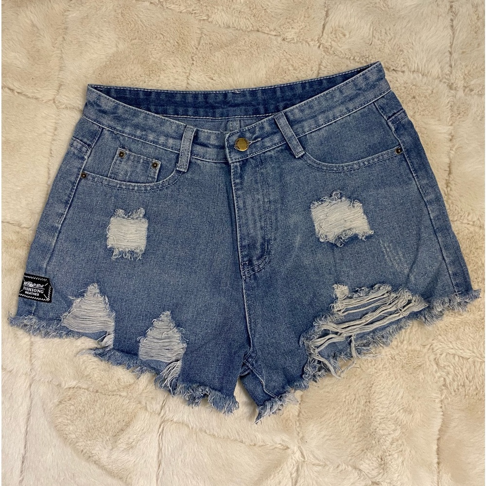 Boutique • distressed denim shorts